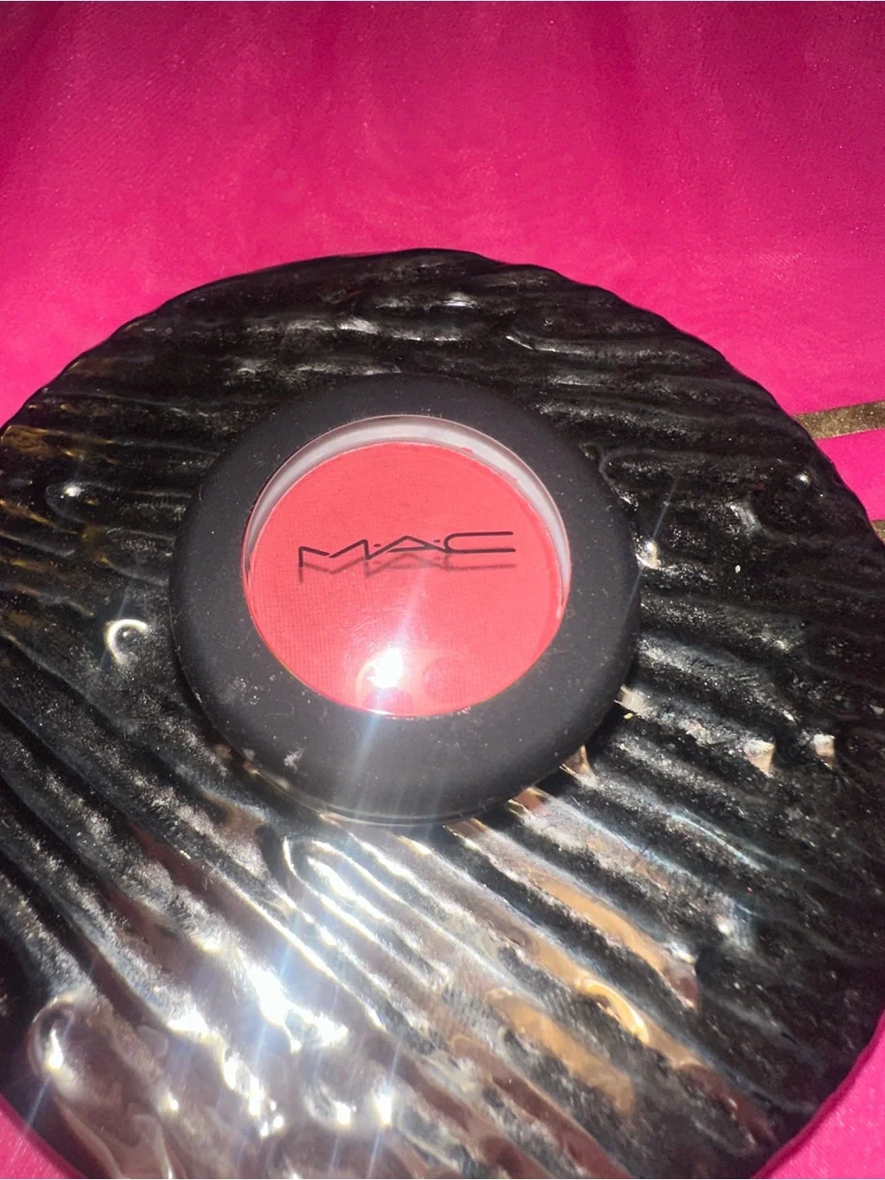 MAC A Little Tamed Powder Kiss Eyeshadow — Brand New